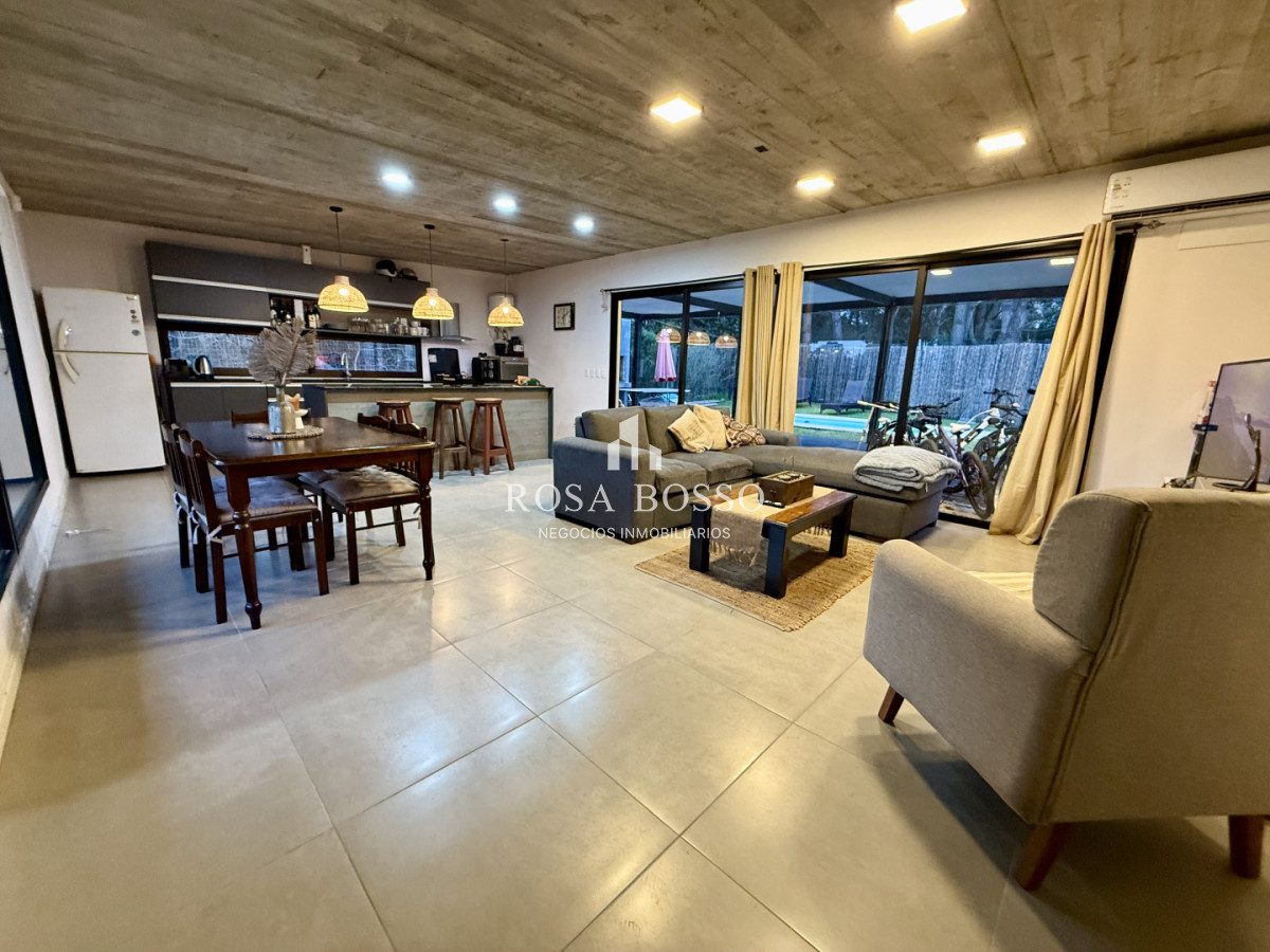 Apartamento ID.9943 - Venta Casa 3 dormitorios Punta Colorada Piriapolis