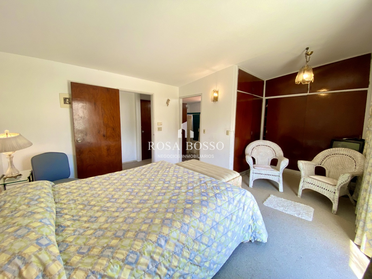 Apartamento ID.3640 - Casa en venta de 3 dormitorio,4 baños parque Parrillero garaje