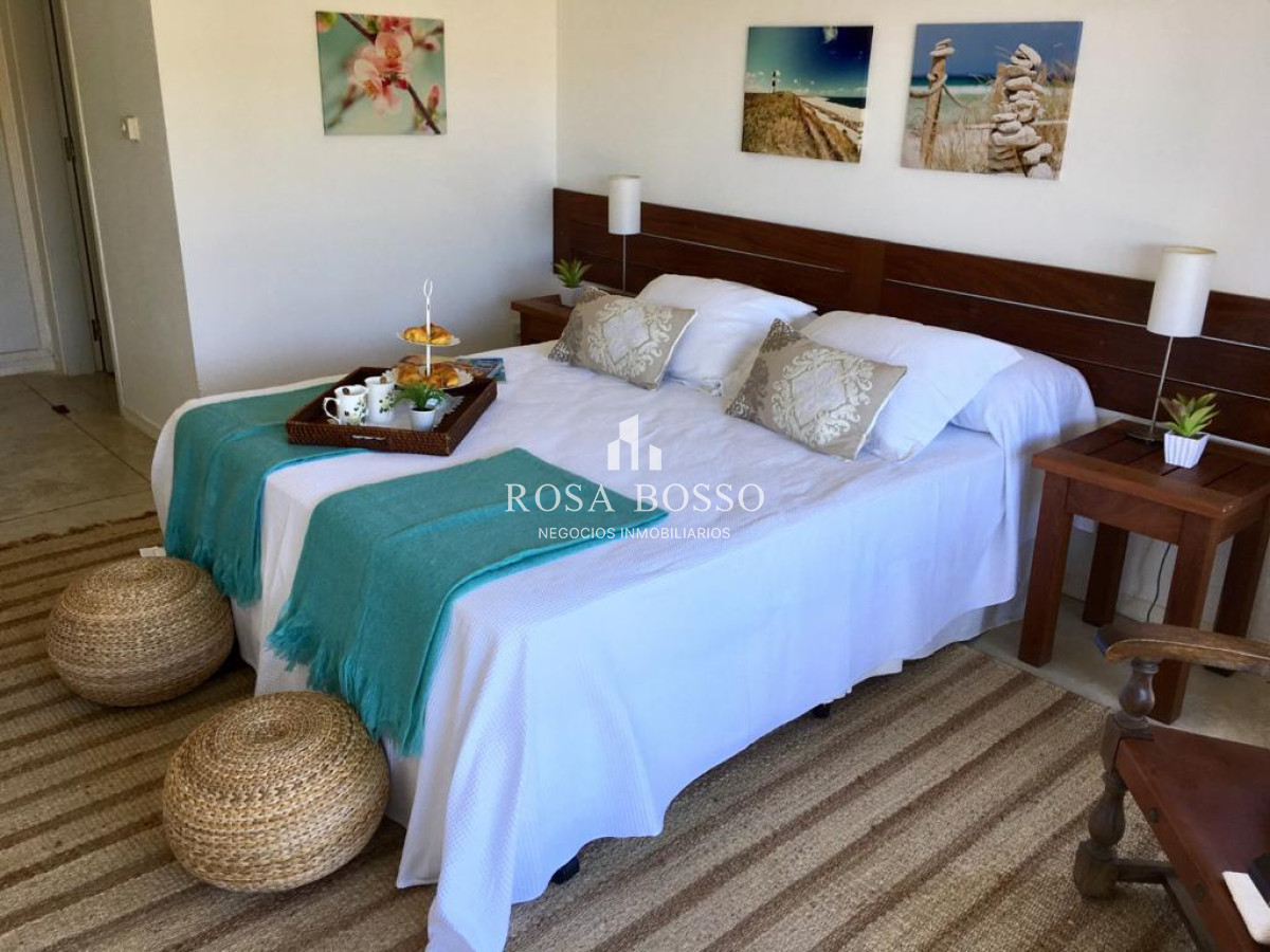 Apartamento ID.3581 - Casa, Venta, 5 dormitorios, Punta Piedras.