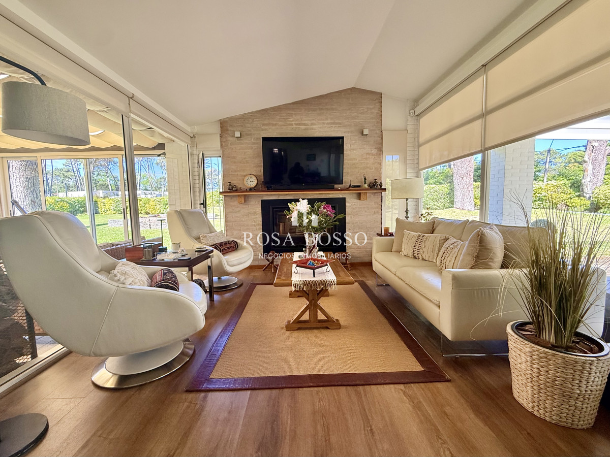 Apartamento ID.9830 - Casa Venta 4 dormitorios Lugano Punta del Este