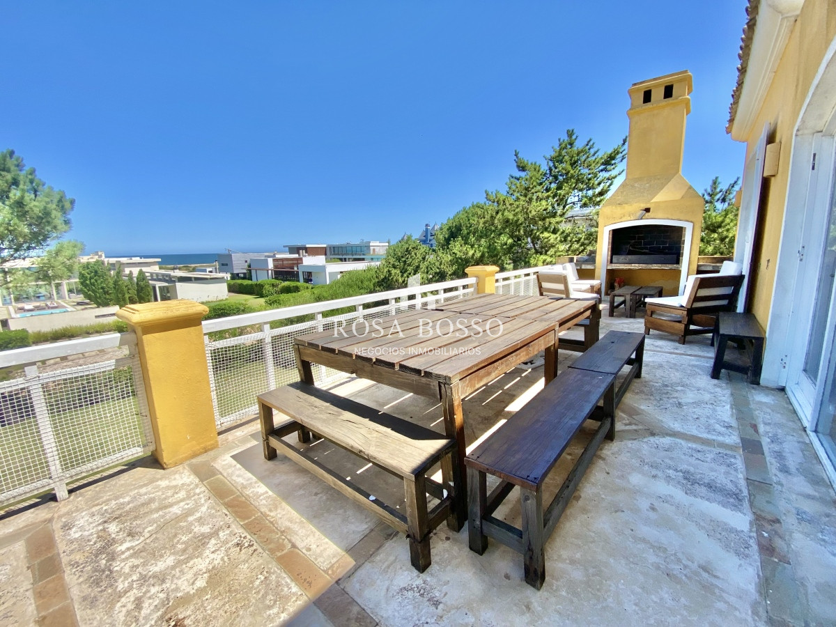 Casa ID.3374 - Casa Venta 6 dormitorios La Barra Punta del Este