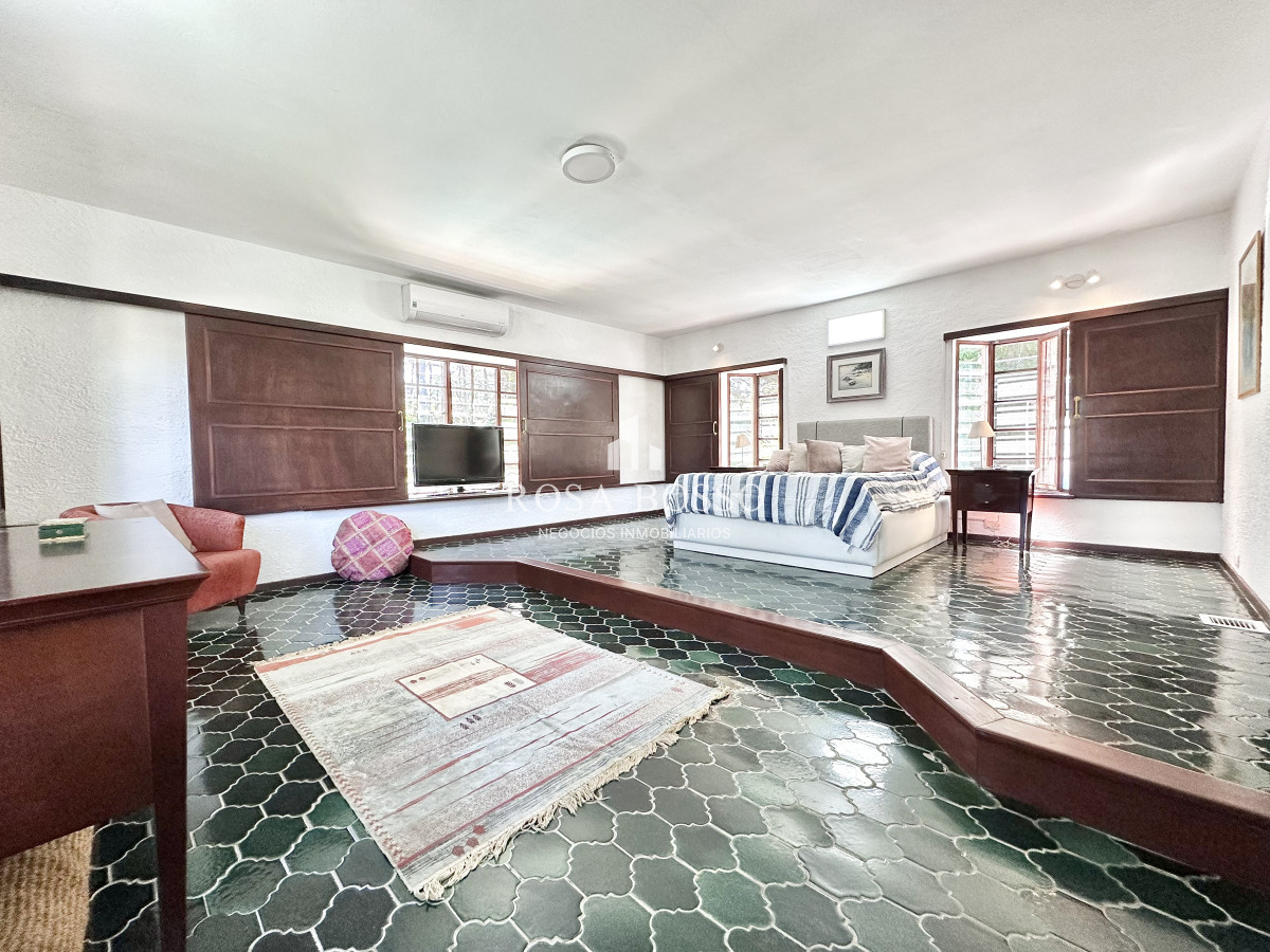 Casa ID.9504 - Casa Venta 5 dormitorios Cantegril Punta del Este
