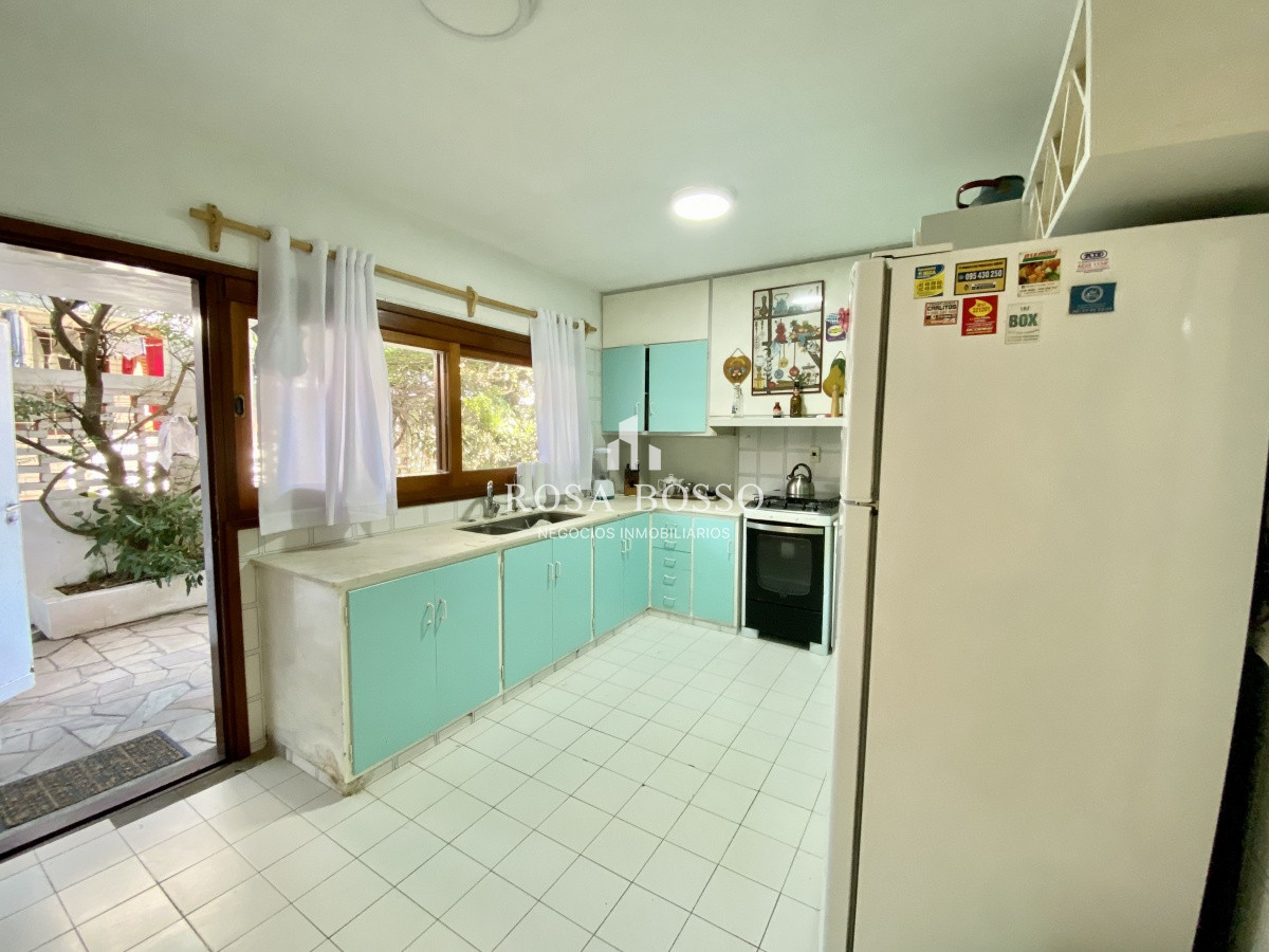 Apartamento ID.3640 - Casa en venta de 3 dormitorio,4 baños parque Parrillero garaje