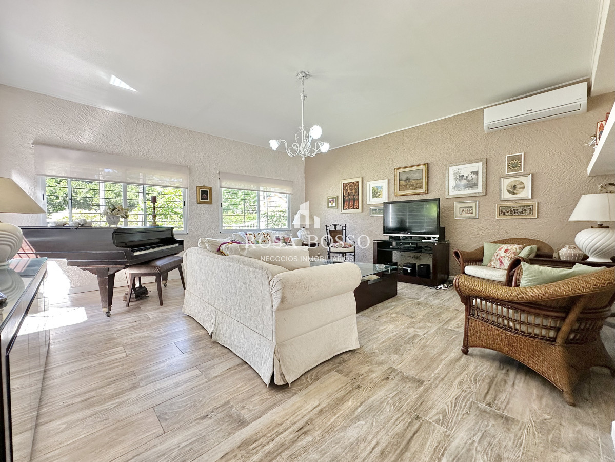 Casa ID.9504 - Casa Venta 5 dormitorios Cantegril Punta del Este
