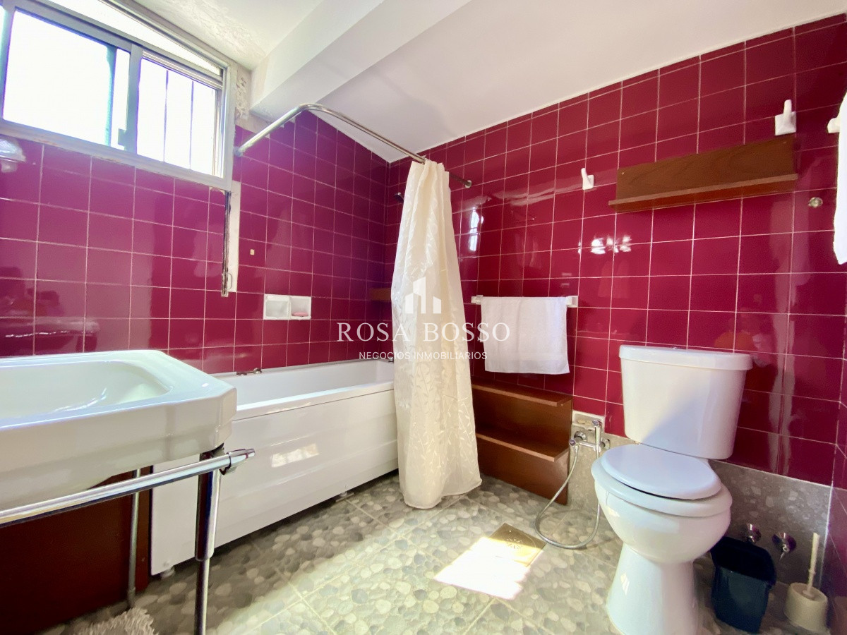 Apartamento ID.3640 - Casa en venta de 3 dormitorio,4 baños parque Parrillero garaje