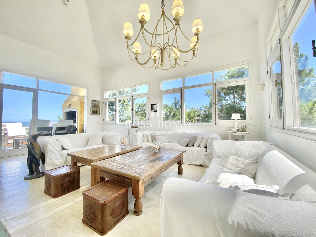 Casa ID.3374 - Casa Venta 6 dormitorios La Barra Punta del Este