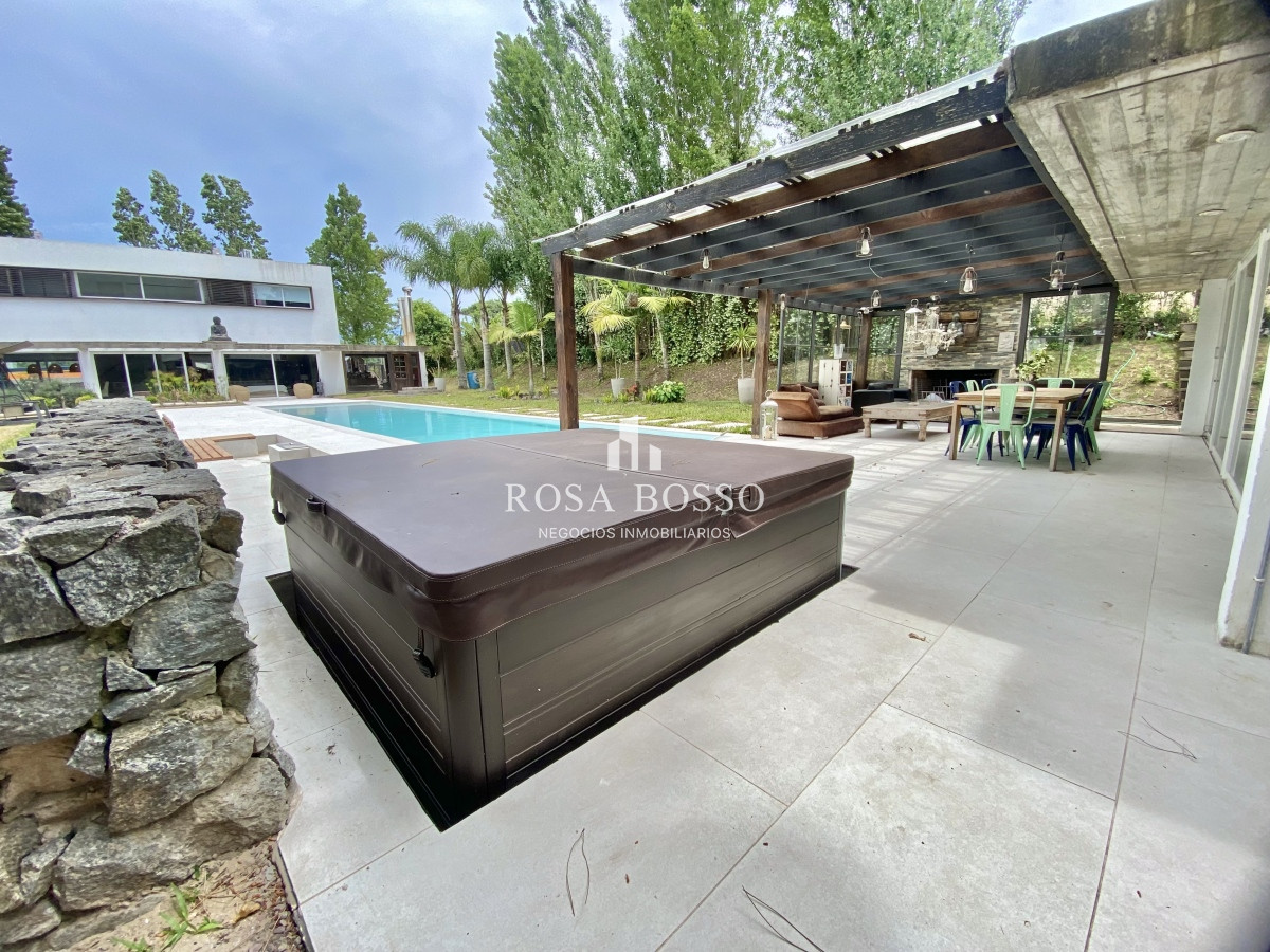 Casa ID.8818 - Casa, Venta, 6 dormitorios, 7 baños, Punta del Este