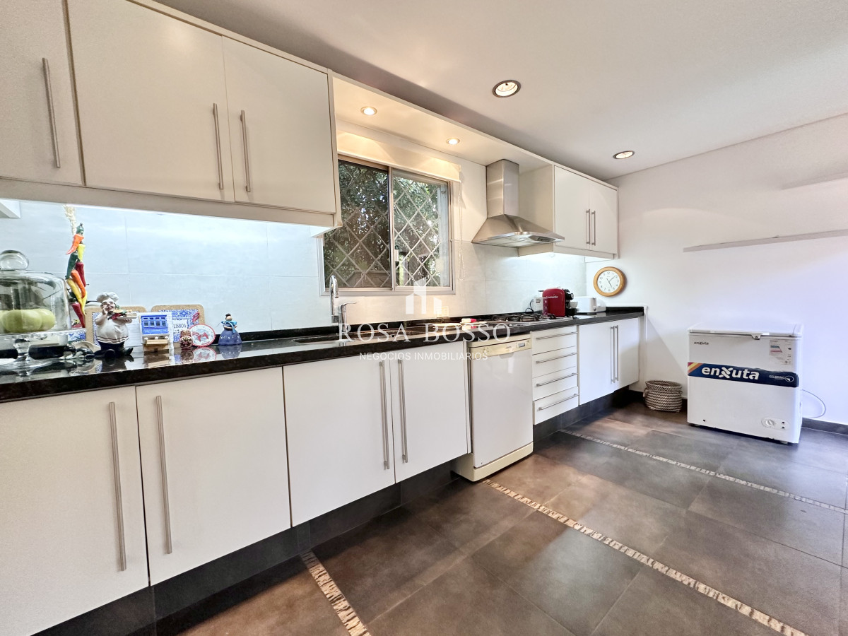 Apartamento ID.9844 - Casa Venta 4 dormitorios Cantegril Punta del Este