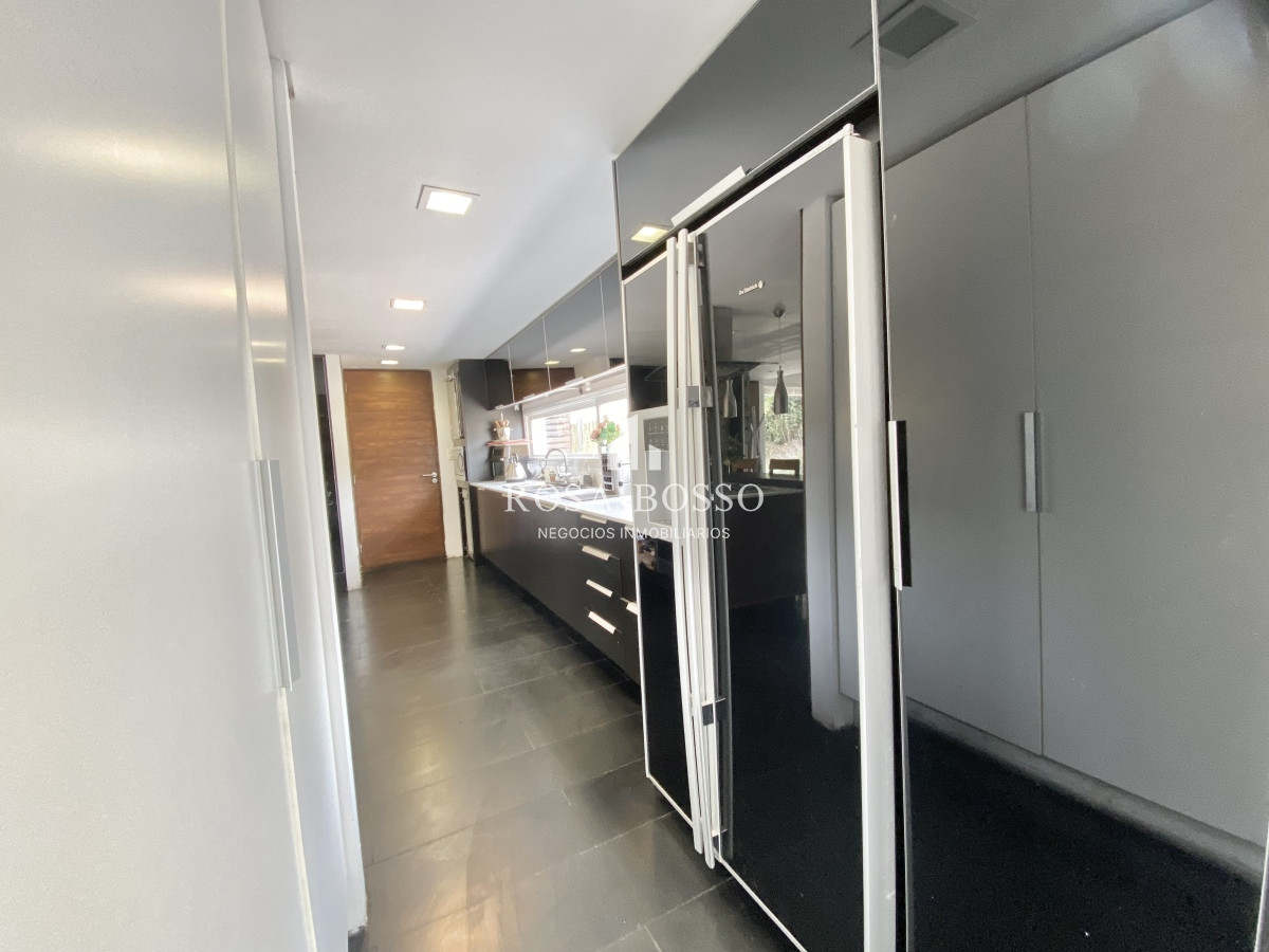 Casa ID.8818 - Casa, Venta, 6 dormitorios, 7 baños, Punta del Este