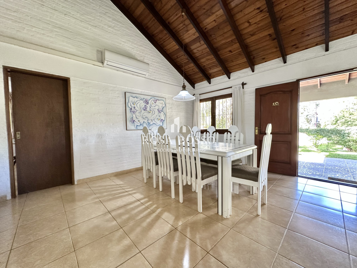 Apartamento ID.9831 - Casa Venta 4 dormitorios Cantegril Punta del Este