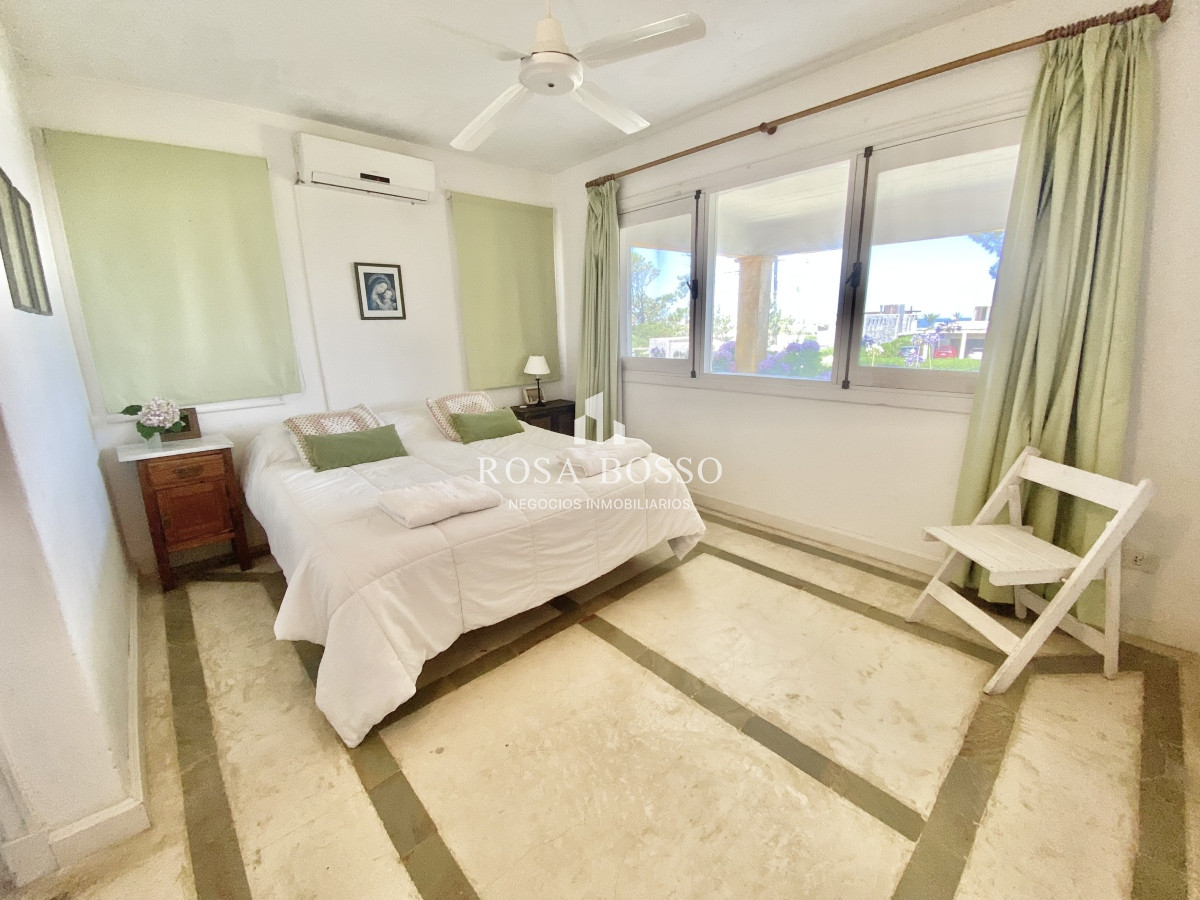 Casa ID.3374 - Casa Venta 6 dormitorios La Barra Punta del Este