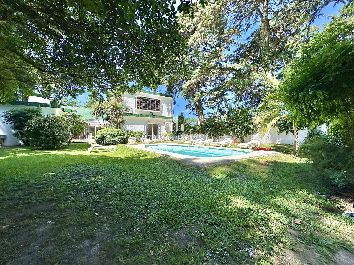 Casa ID.9504 - Casa Venta 5 dormitorios Cantegril Punta del Este