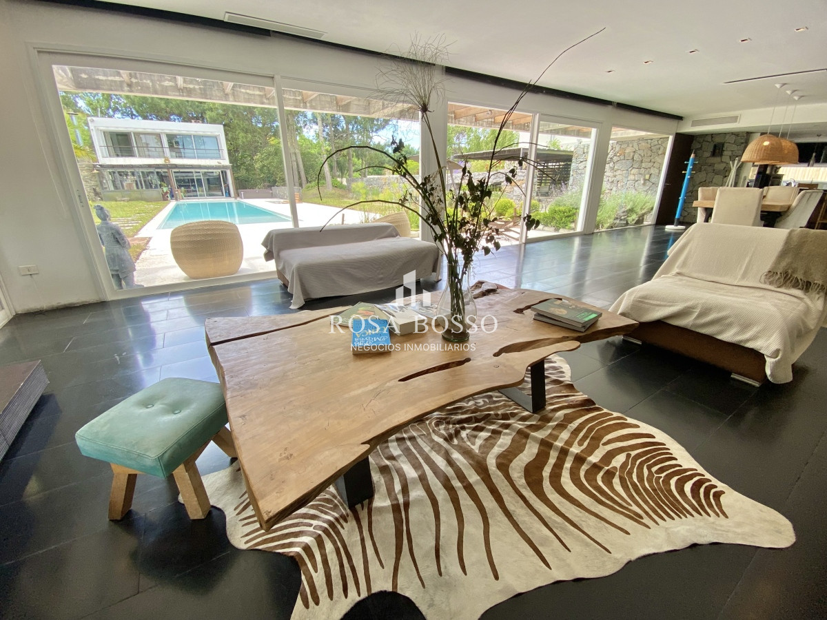 Casa ID.8818 - Casa, Venta, 6 dormitorios, 7 baños, Punta del Este