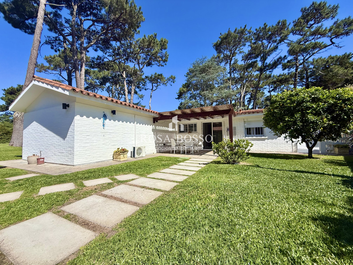 Apartamento ID.9830 - Casa Venta 4 dormitorios Lugano Punta del Este