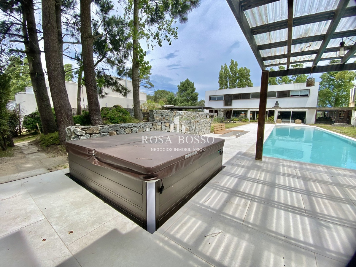 Casa ID.8818 - Casa, Venta, 6 dormitorios, 7 baños, Punta del Este