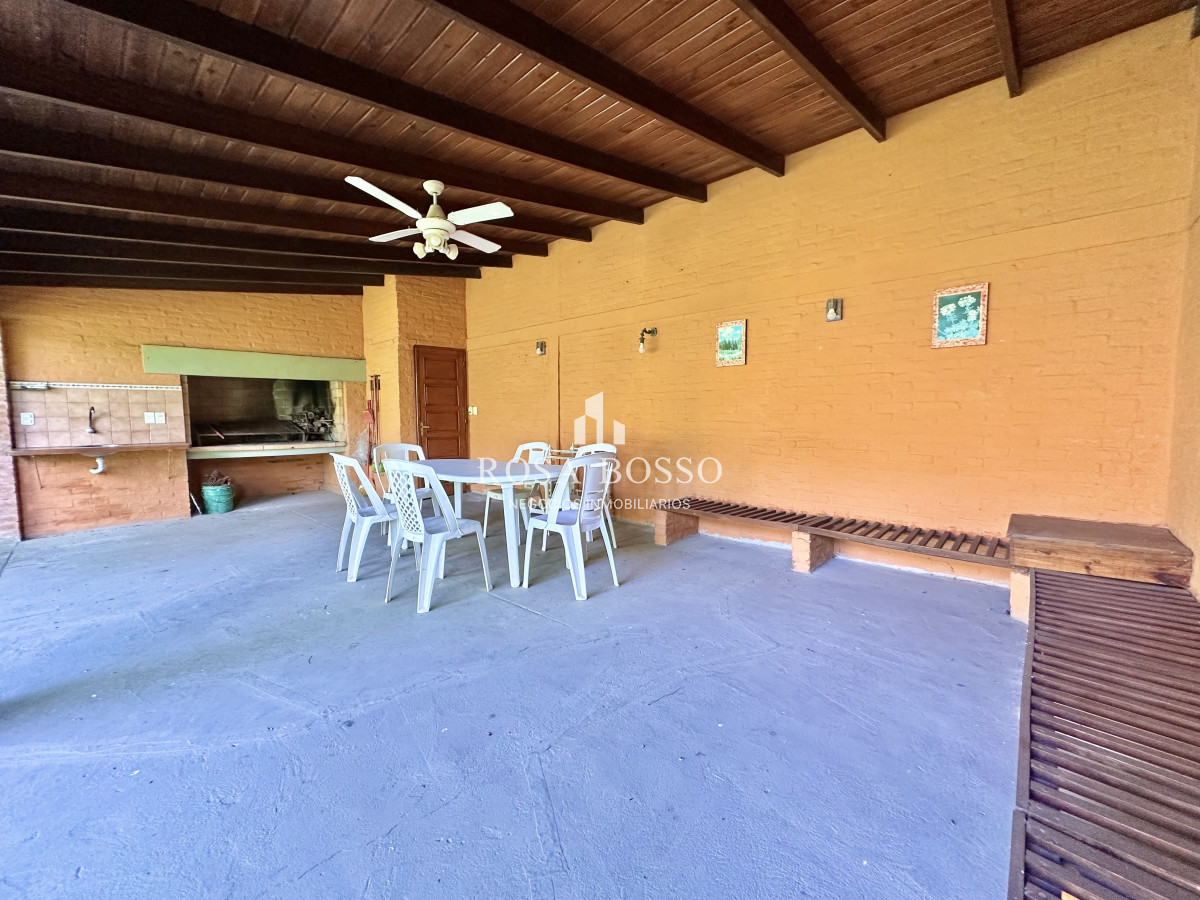 Apartamento ID.9831 - Casa Venta 4 dormitorios Cantegril Punta del Este