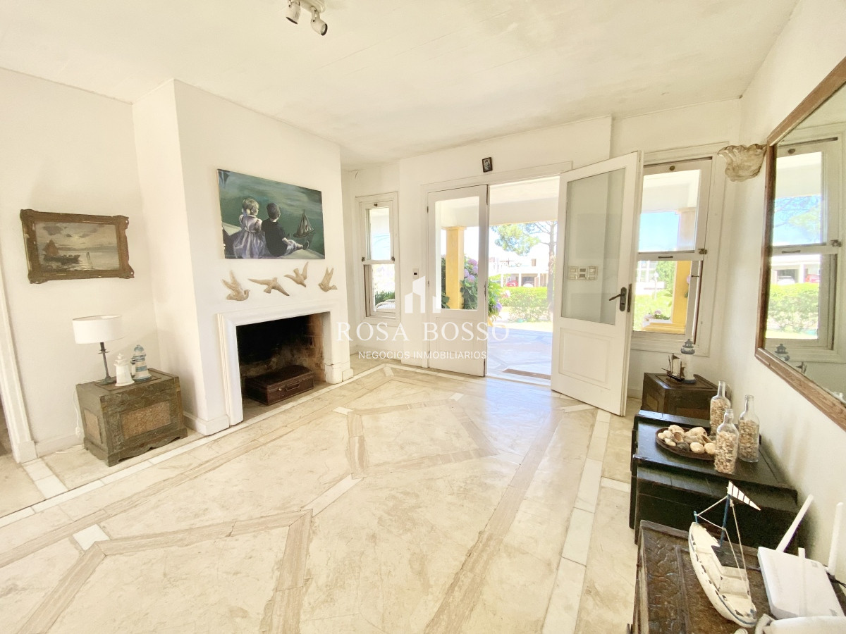 Casa ID.3374 - Casa Venta 6 dormitorios La Barra Punta del Este