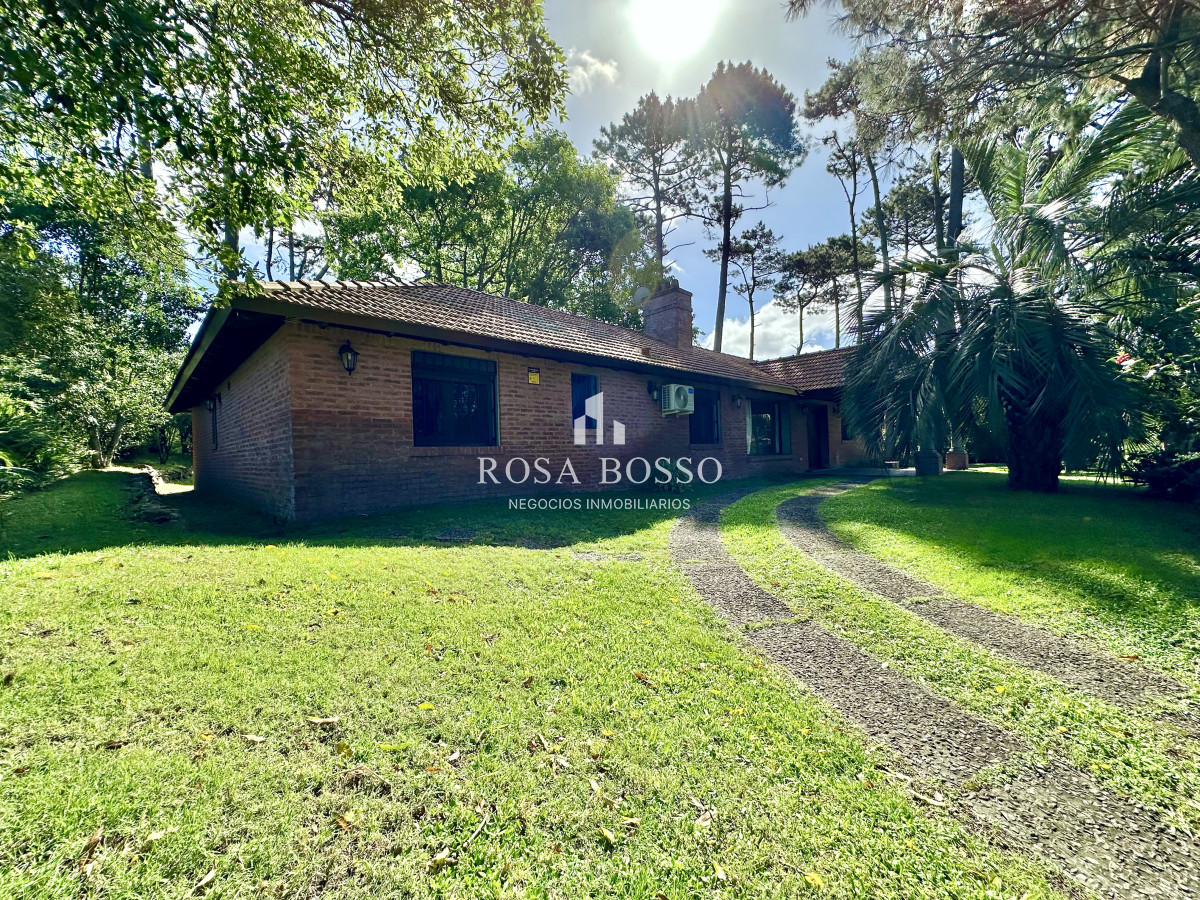 Apartamento ID.9831 - Casa Venta 4 dormitorios Cantegril Punta del Este