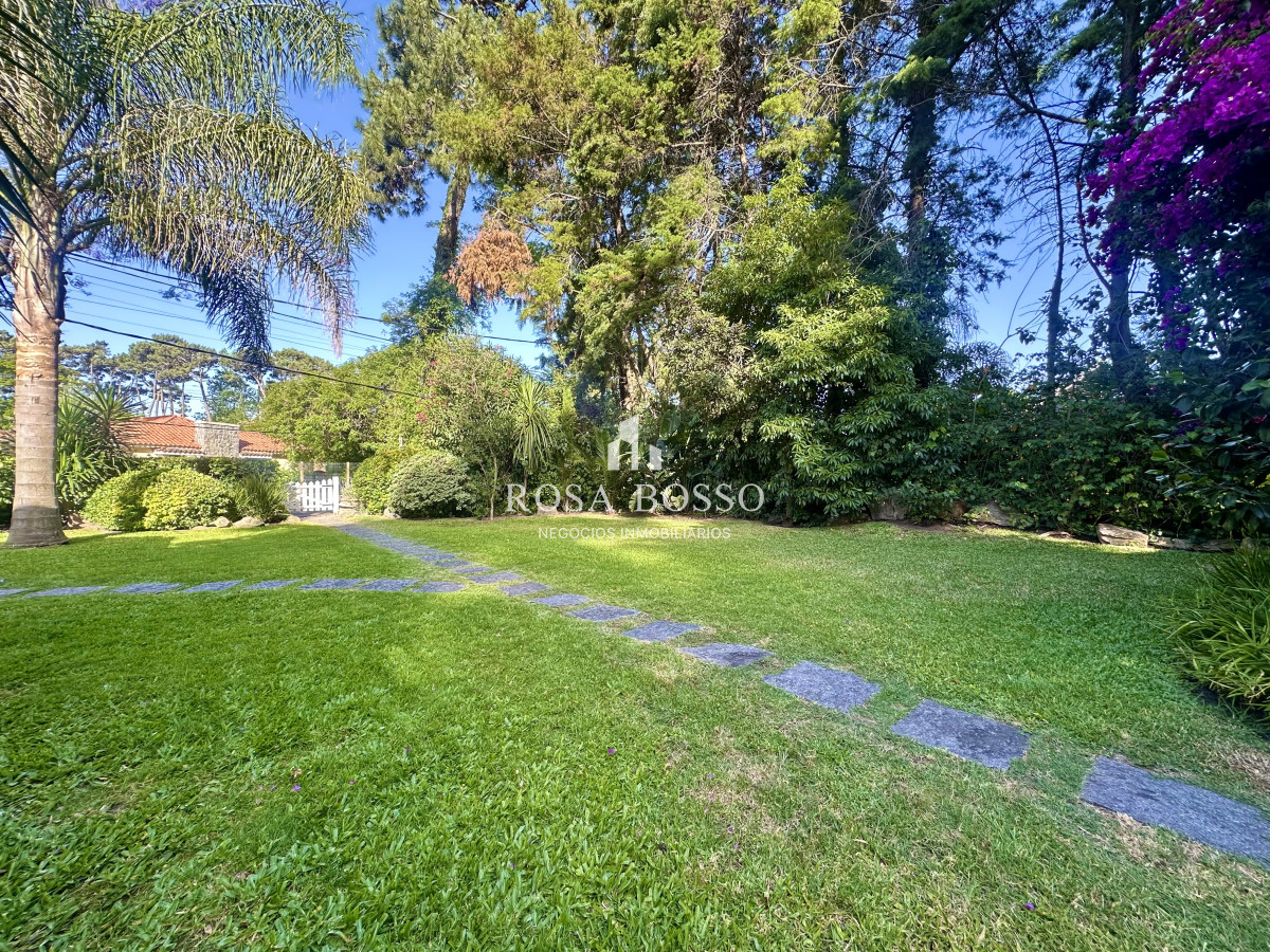 Apartamento ID.9844 - Casa Venta 4 dormitorios Cantegril Punta del Este