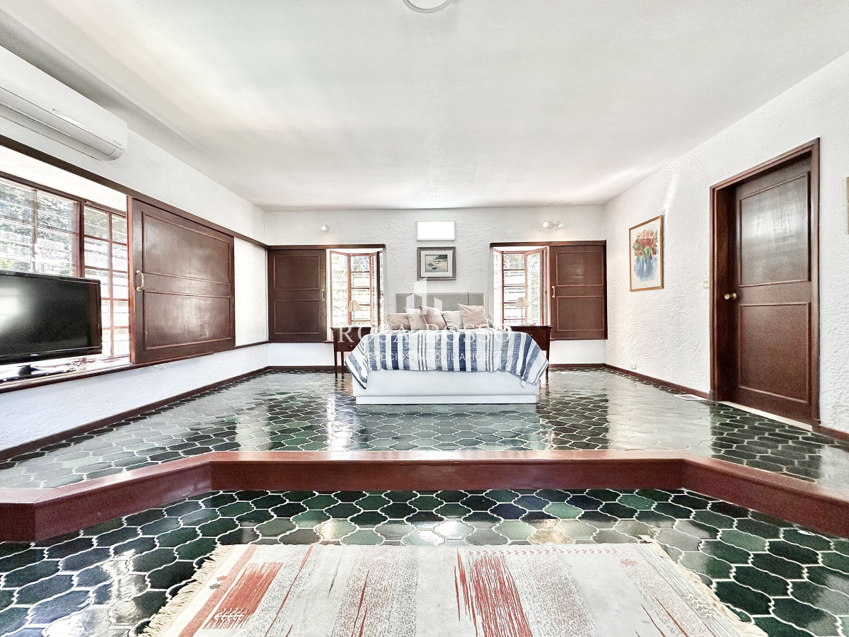Casa ID.9504 - Casa Venta 5 dormitorios Cantegril Punta del Este