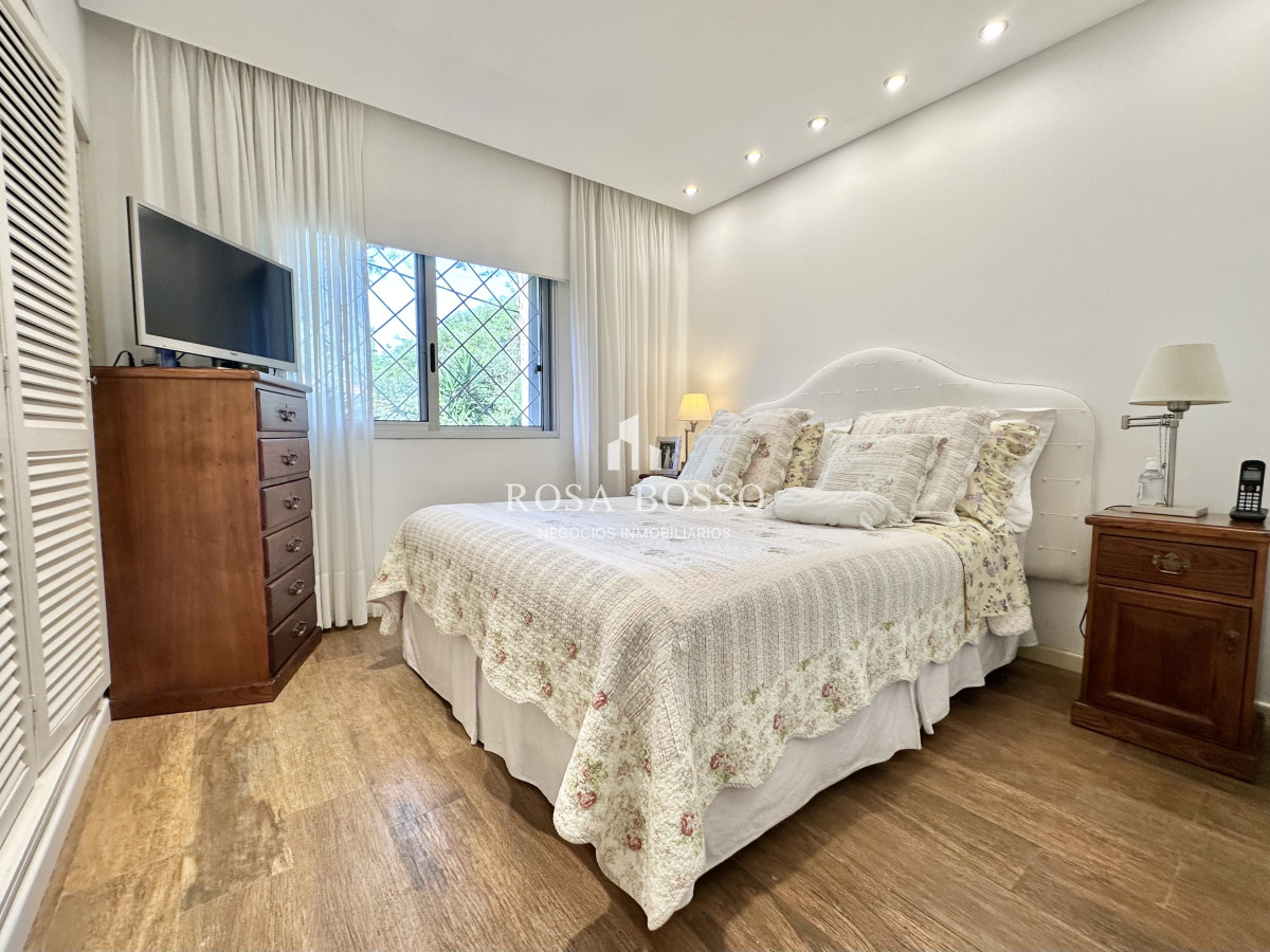 Apartamento ID.9844 - Casa Venta 4 dormitorios Cantegril Punta del Este