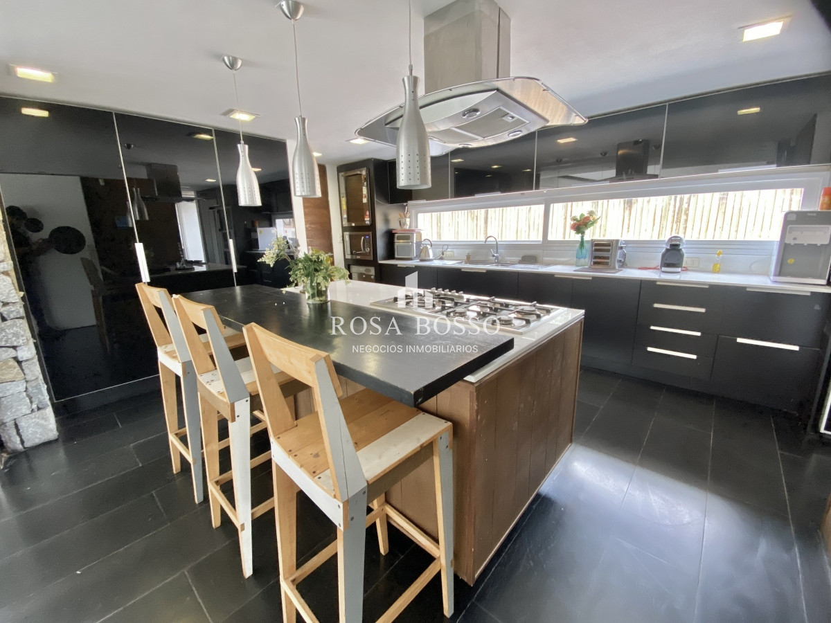 Casa ID.8818 - Casa, Venta, 6 dormitorios, 7 baños, Punta del Este