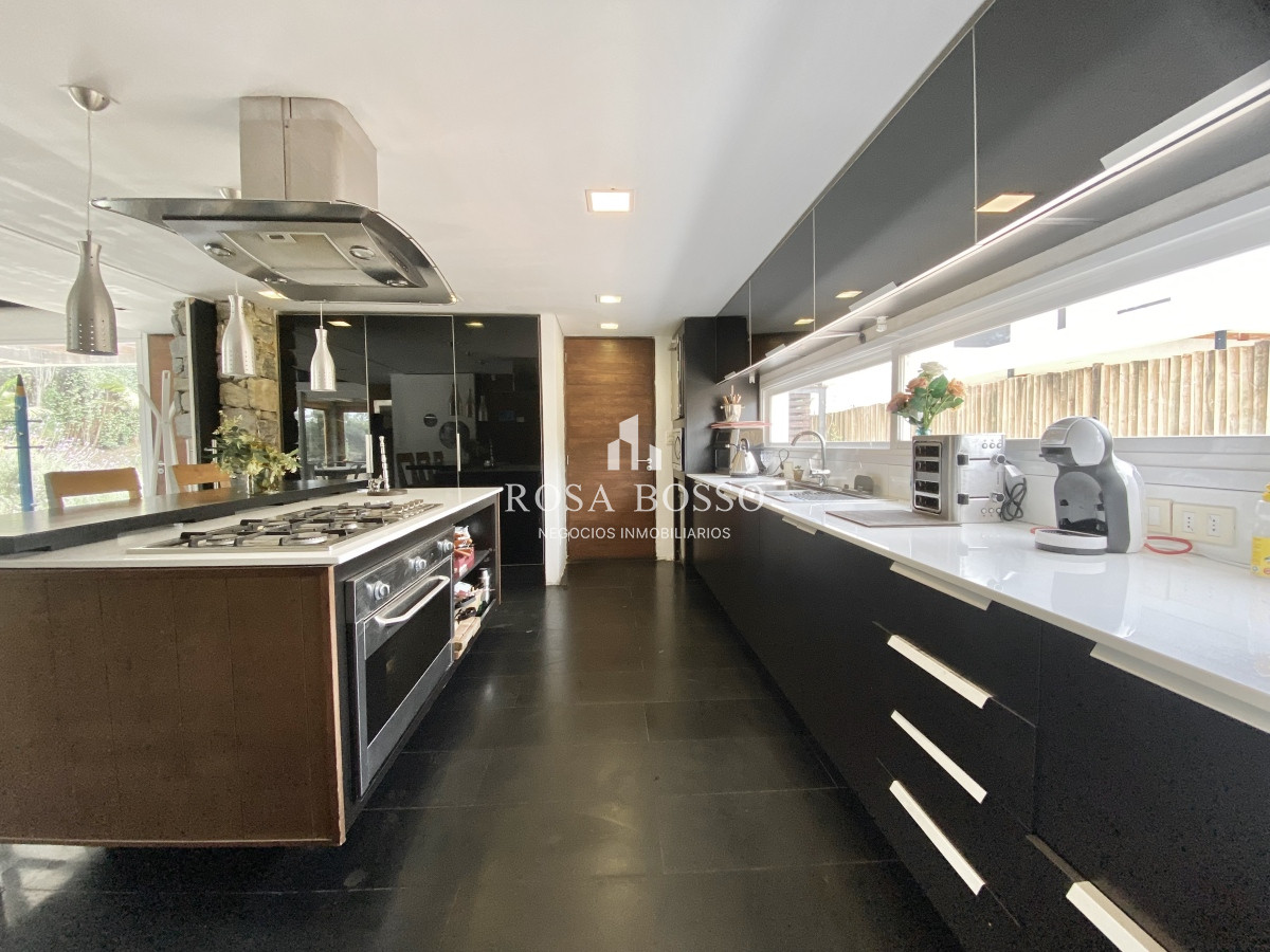 Casa ID.8818 - Casa, Venta, 6 dormitorios, 7 baños, Punta del Este