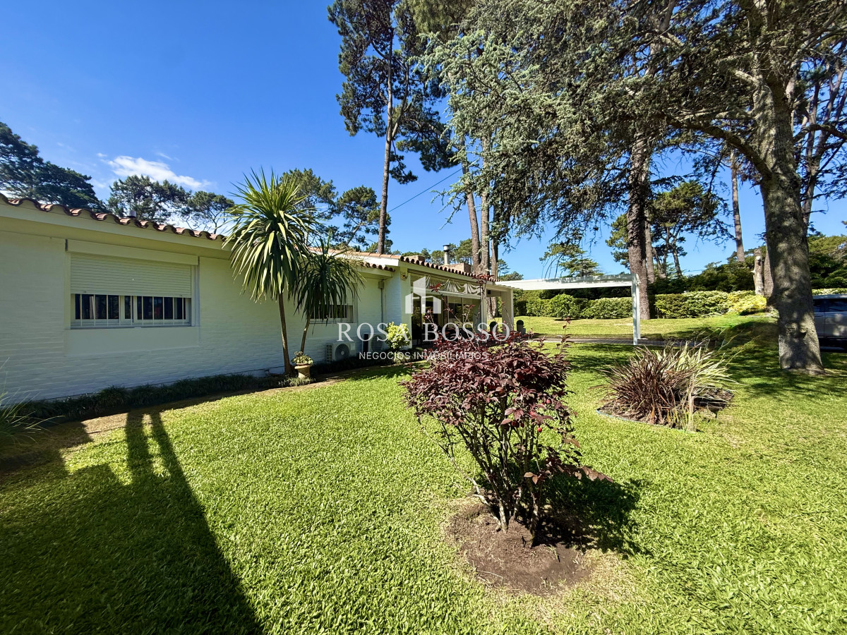 Apartamento ID.9830 - Casa Venta 4 dormitorios Lugano Punta del Este