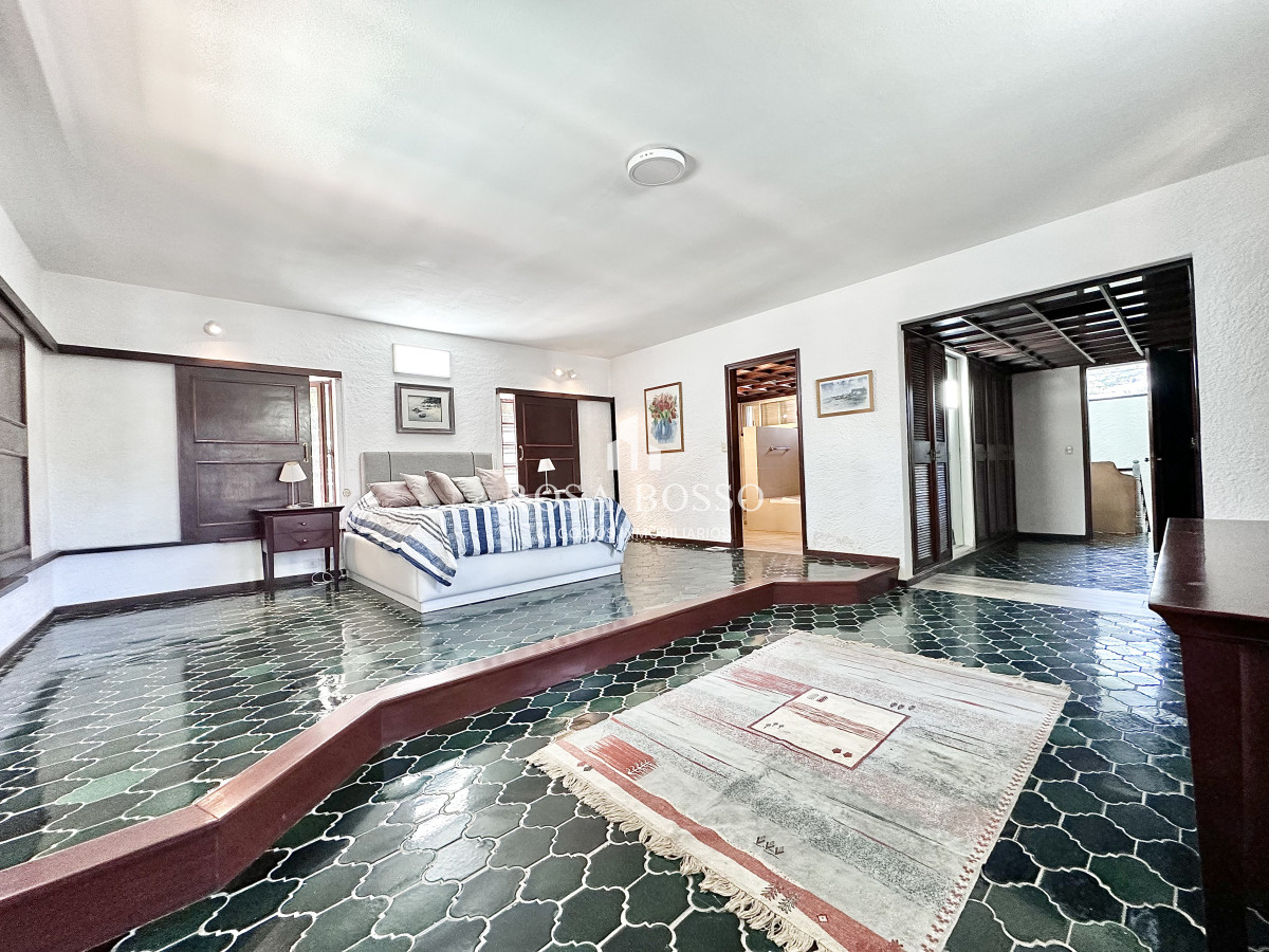 Casa ID.9504 - Casa Venta 5 dormitorios Cantegril Punta del Este