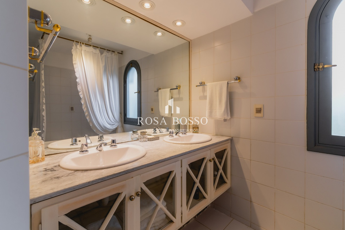 Casa ID.3723 - Casa, Venta, 5 dormitorios, Punta del Este, Uruguay