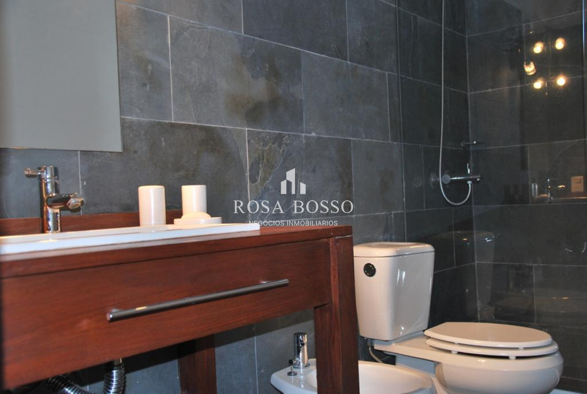 Apartamento ID.3581 - Casa, Venta, 5 dormitorios, Punta Piedras.