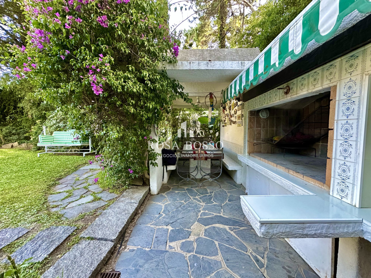 Apartamento ID.9844 - Casa Venta 4 dormitorios Cantegril Punta del Este