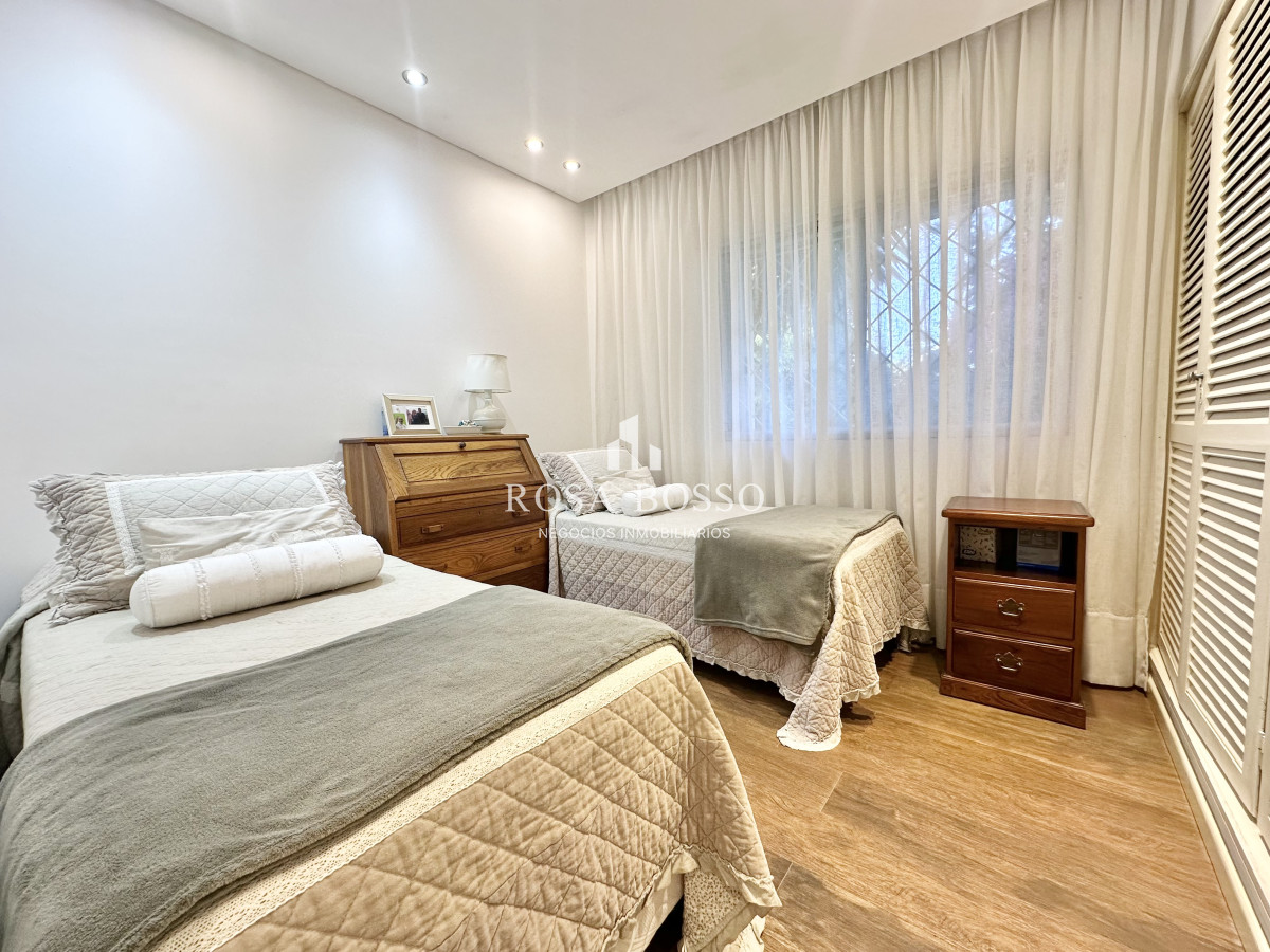 Apartamento ID.9844 - Casa Venta 4 dormitorios Cantegril Punta del Este