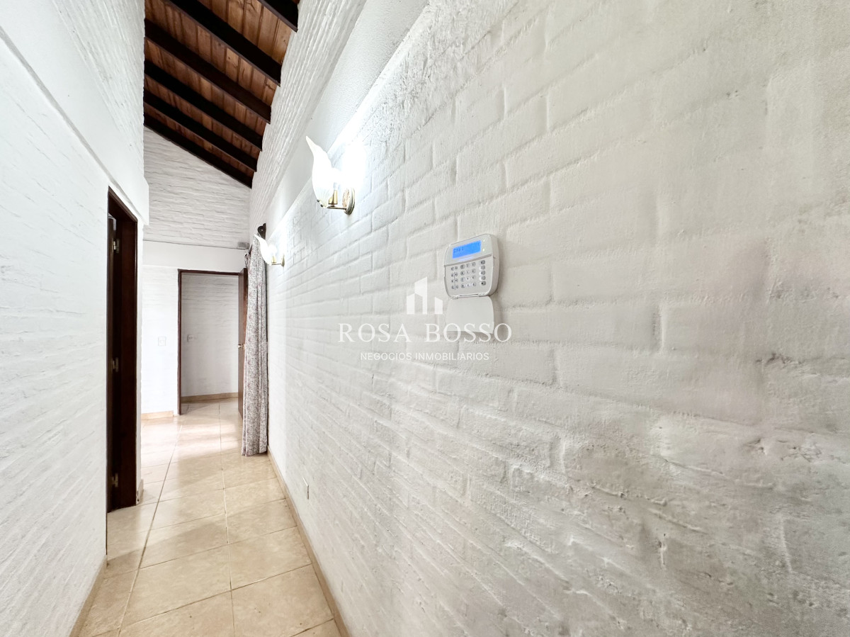 Apartamento ID.9831 - Casa Venta 4 dormitorios Cantegril Punta del Este