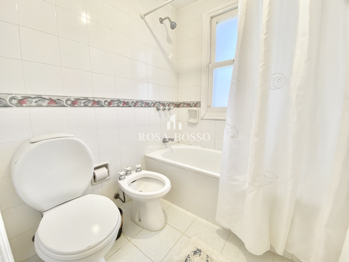 Casa ID.3374 - Casa Venta 6 dormitorios La Barra Punta del Este