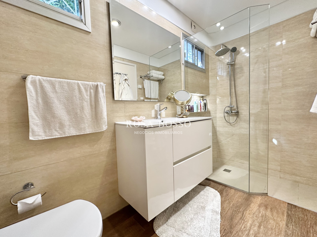 Apartamento ID.9844 - Casa Venta 4 dormitorios Cantegril Punta del Este