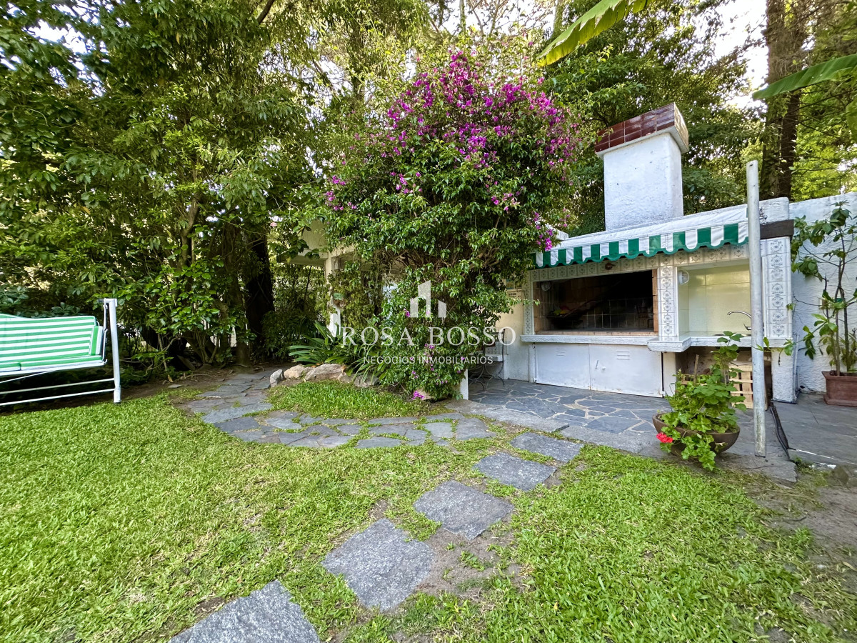 Apartamento ID.9844 - Casa Venta 4 dormitorios Cantegril Punta del Este