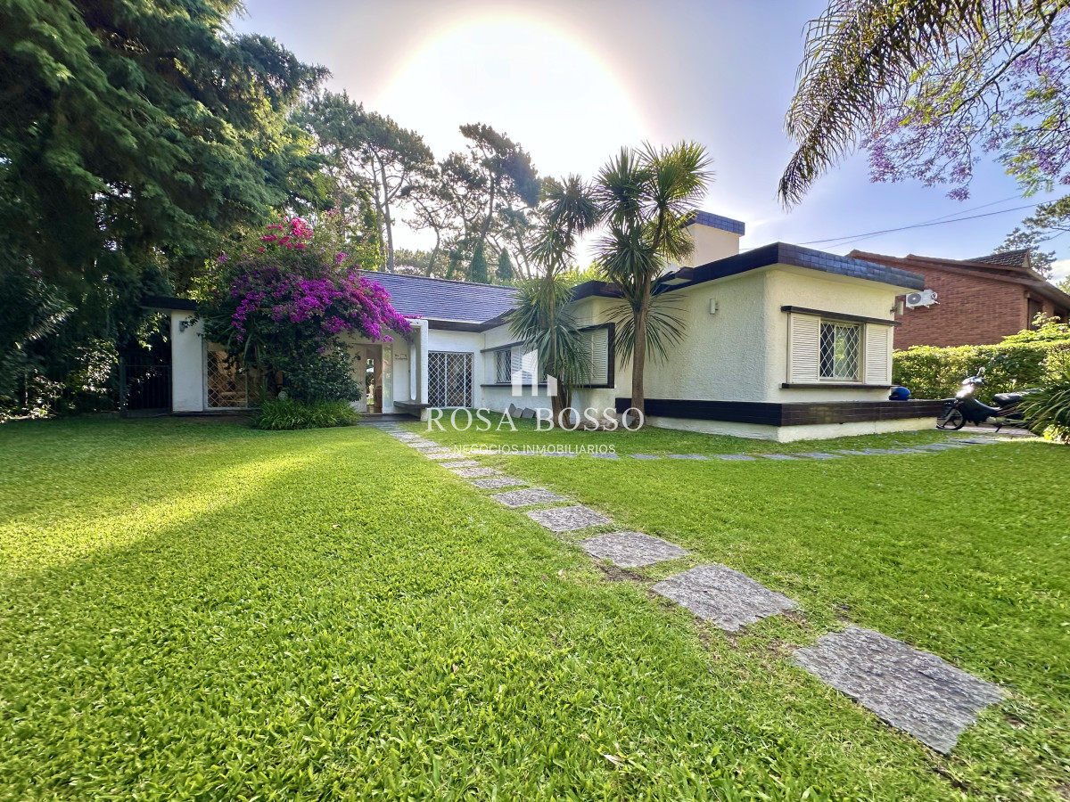 Apartamento ID.9844 - Casa Venta 4 dormitorios Cantegril Punta del Este