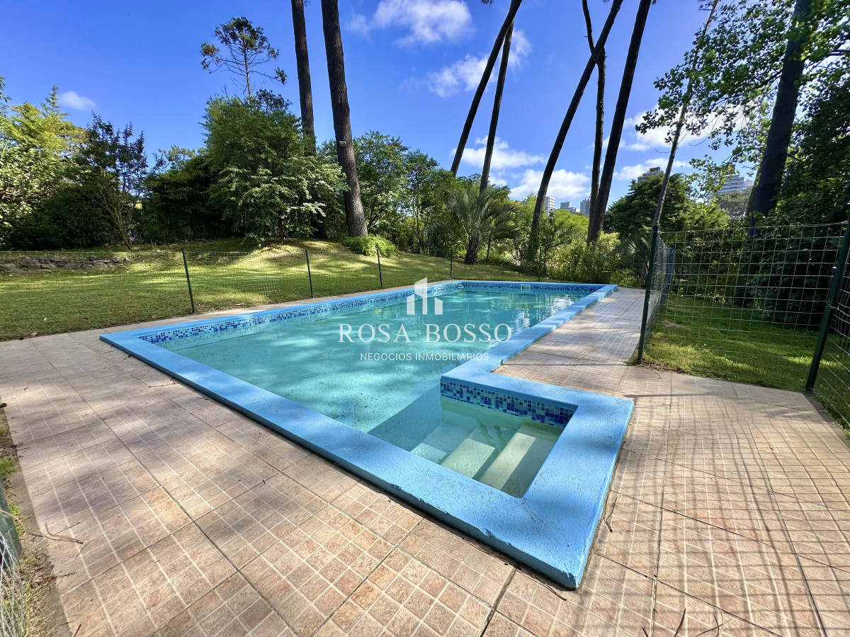 Apartamento ID.9831 - Casa Venta 4 dormitorios Cantegril Punta del Este