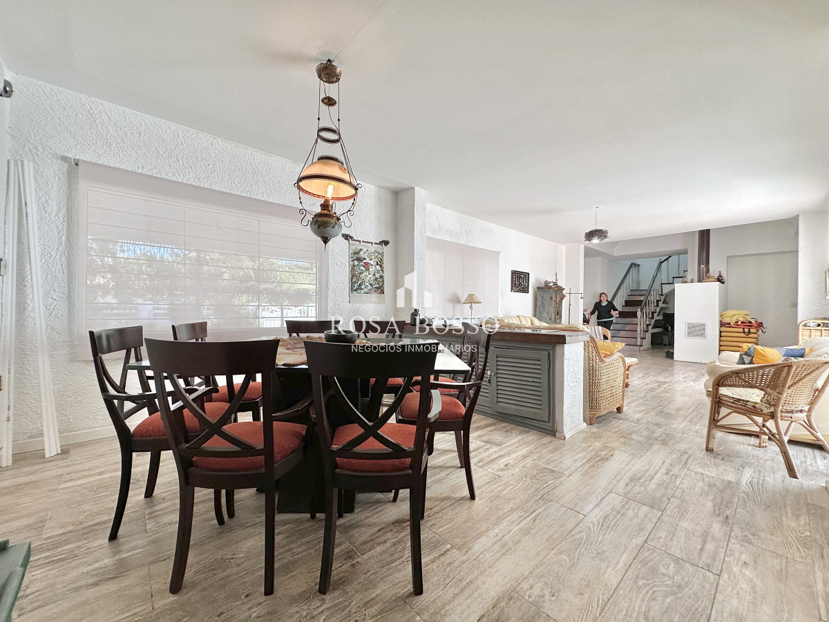 Casa ID.9504 - Casa Venta 5 dormitorios Cantegril Punta del Este
