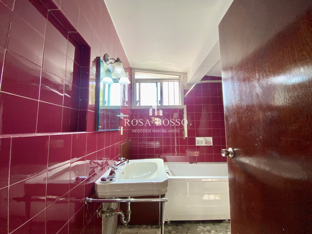 Apartamento ID.3640 - Casa en venta de 3 dormitorio,4 baños parque Parrillero garaje