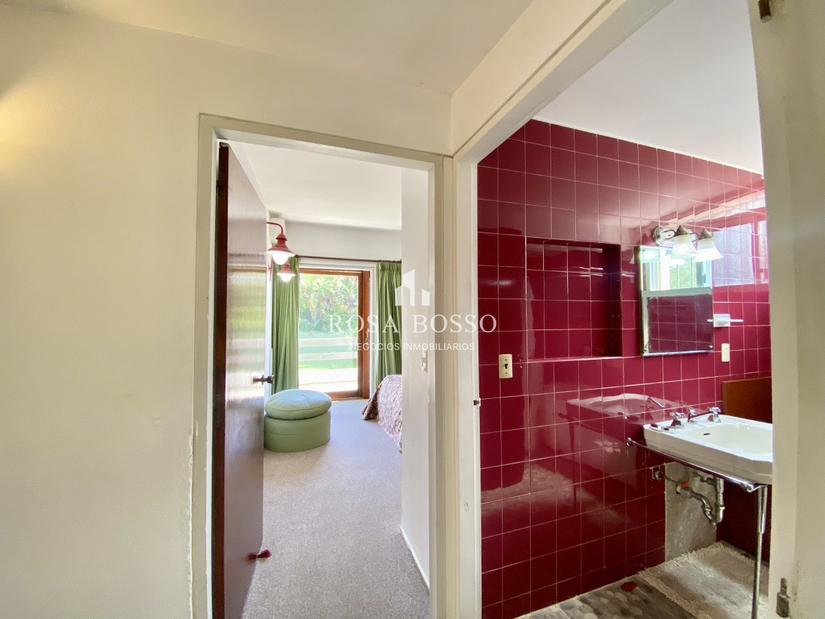 Apartamento ID.3640 - Casa en venta de 3 dormitorio,4 baños parque Parrillero garaje