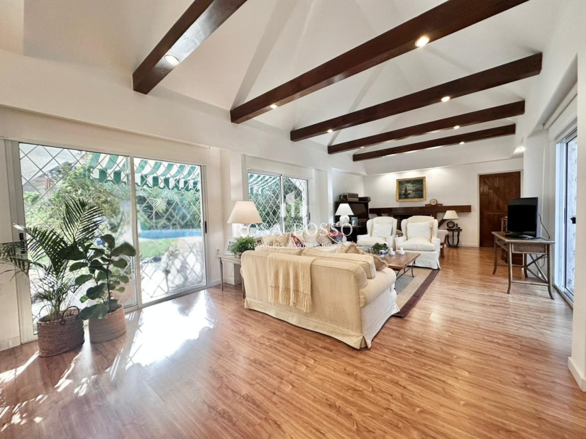 Apartamento ID.9844 - Casa Venta 4 dormitorios Cantegril Punta del Este