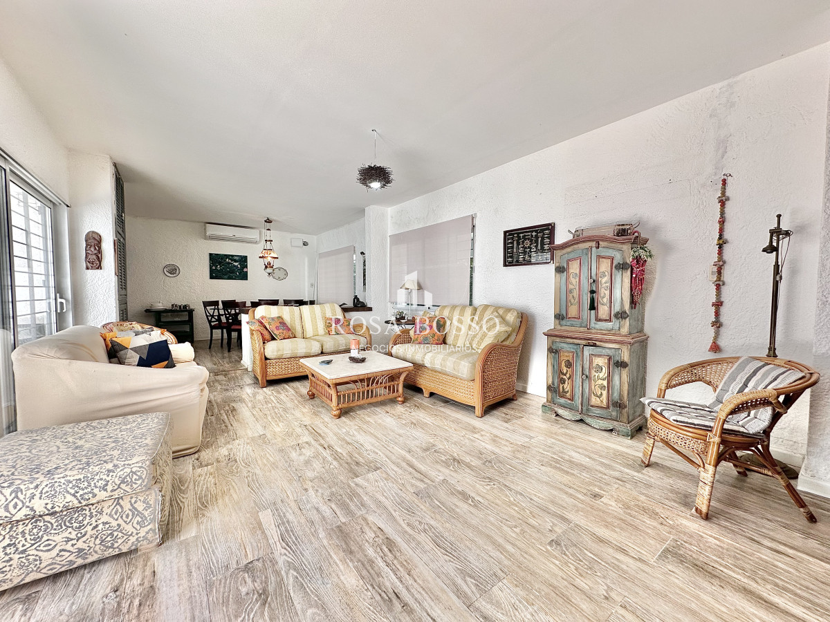 Casa ID.9504 - Casa Venta 5 dormitorios Cantegril Punta del Este
