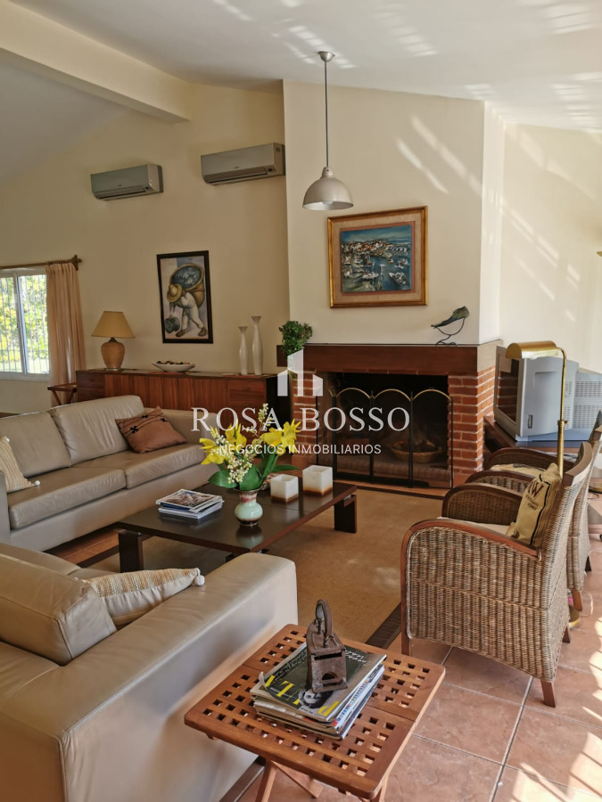 Casa ID.3469 - CASA PUNTA DEL ESTE PLAYA MANSA  4 DORMITORIOS 