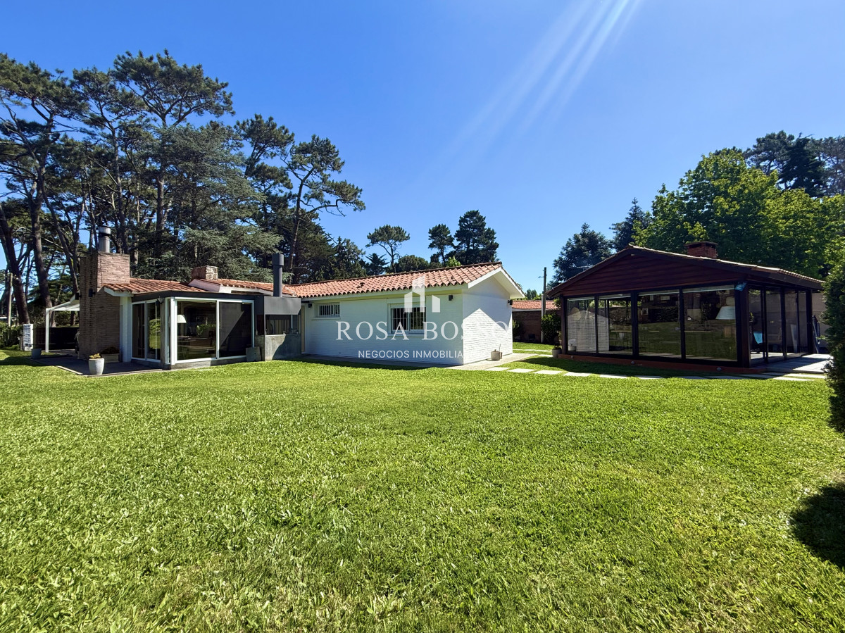 Apartamento ID.9830 - Casa Venta 4 dormitorios Lugano Punta del Este