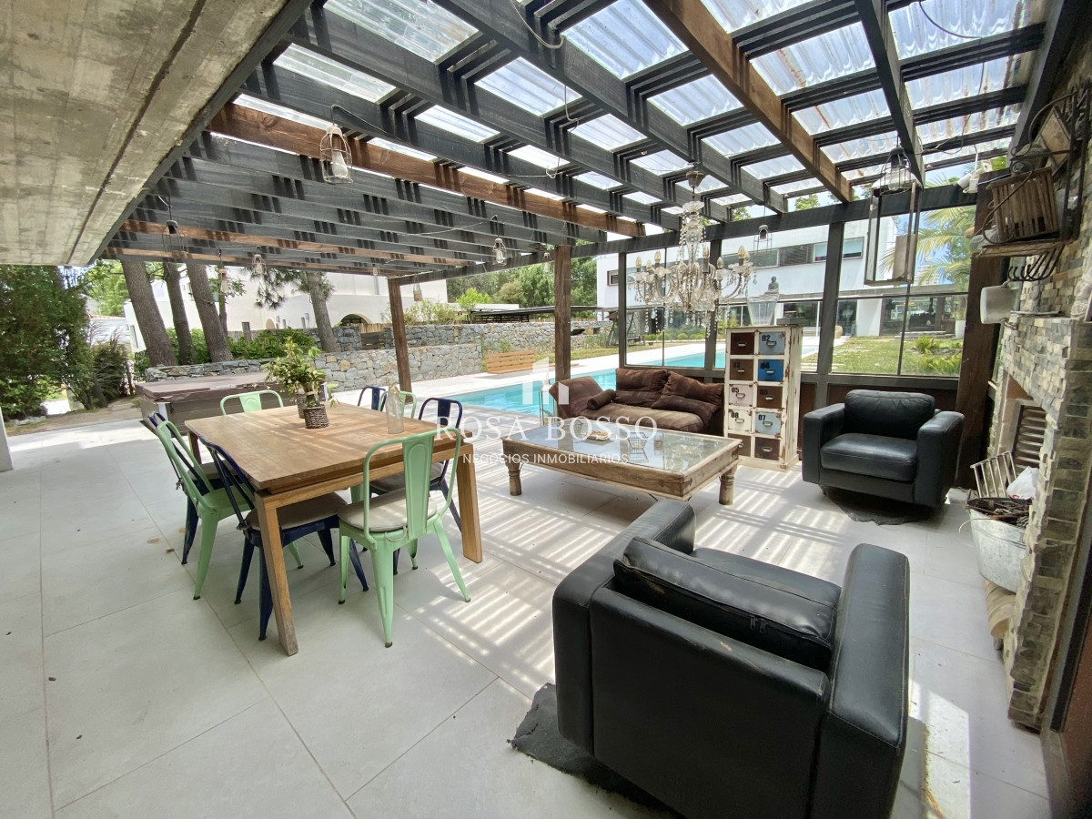 Casa ID.8818 - Casa, Venta, 6 dormitorios, 7 baños, Punta del Este