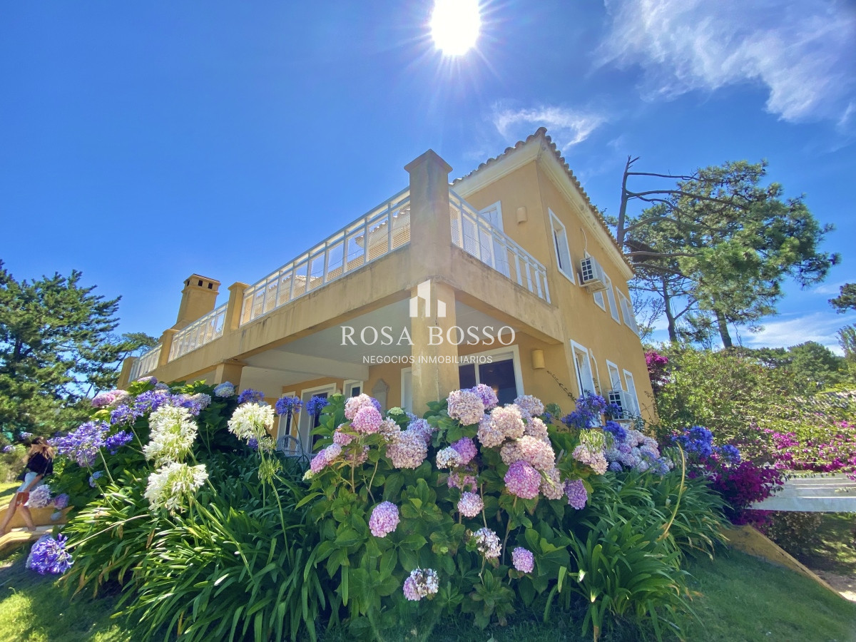 Casa ID.3374 - Casa Venta 6 dormitorios La Barra Punta del Este