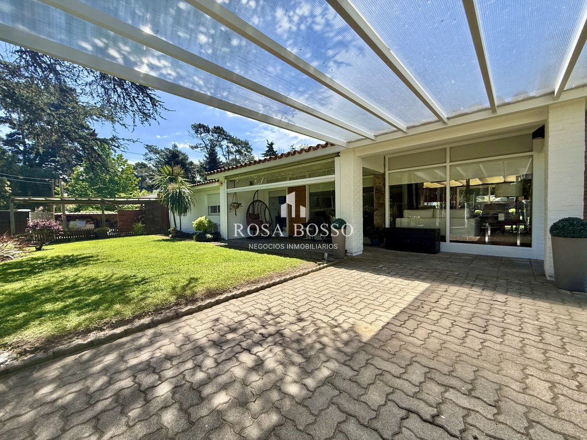 Apartamento ID.9830 - Casa Venta 4 dormitorios Lugano Punta del Este