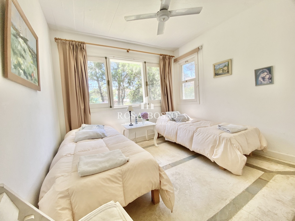 Casa ID.3374 - Casa Venta 6 dormitorios La Barra Punta del Este